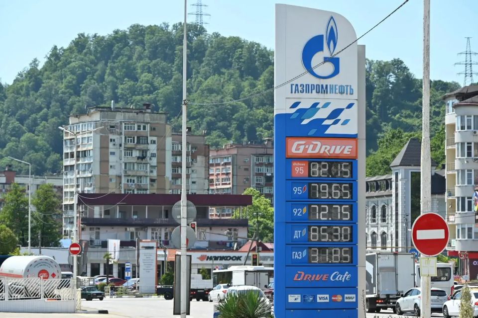 В Сочи все автозаправочные станции работают в штатном режиме без дефицита топлива В Сочи все автозаправочные станции работают в штатном режиме без дефицита топлива