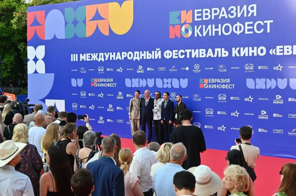В Сочи открылся III Международный кинофестиваль «Евразия-Кинофест» В Сочи открылся III Международный кинофестиваль «Евразия-Кинофест»