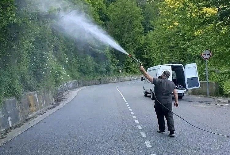 В Лазаревском районе Сочи завершаются масштабные работы по благоустройству и озеленению общественных зон В Лазаревском районе Сочи завершаются масштабные работы по благоустройству и озеленению общественных зон