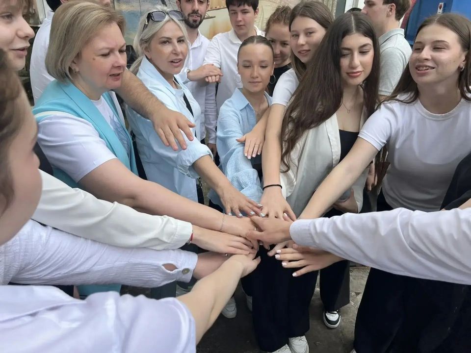 Сегодня в рамках государственной итоговой аттестации 995 выпускников сочинских школ сдавали ЕГЭ по трем предметам: биологии, географии, иностранным языкам (письменная часть). Сегодня в рамках государственной итоговой аттестации 995 выпускников сочинских школ сдавали ЕГЭ по трем предметам: биологии, географии, иностранным языкам (письменная часть).