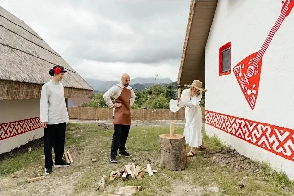 В Год единства народов России в Сочи открылся загородный комплекс в старорусском стиле В Год единства народов России в Сочи открылся загородный комплекс в старорусском стиле