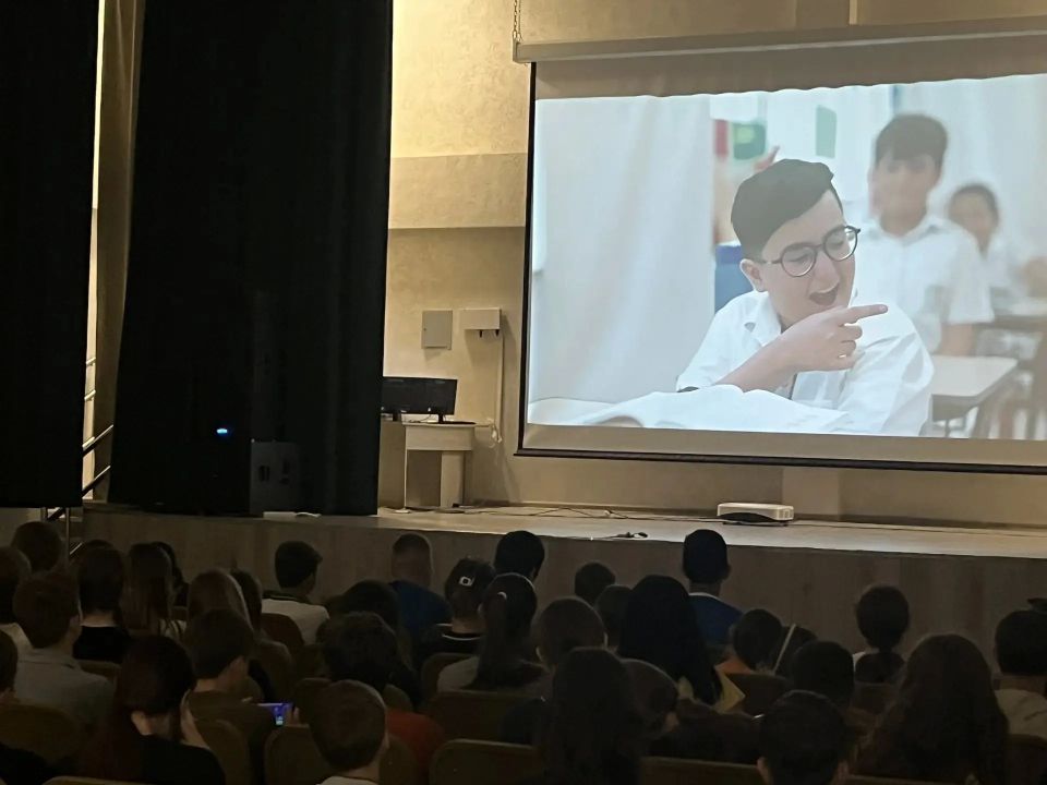 В лагере «Ласточка» и школе №4 прошли киноуроки с участием международных экспертов В лагере «Ласточка» и школе №4 прошли киноуроки с участием международных экспертов