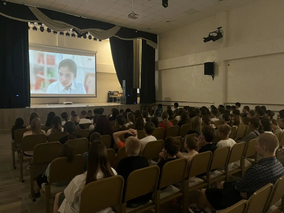 В лагере «Ласточка» и школе №4 прошли киноуроки с участием международных экспертов В лагере «Ласточка» и школе №4 прошли киноуроки с участием международных экспертов