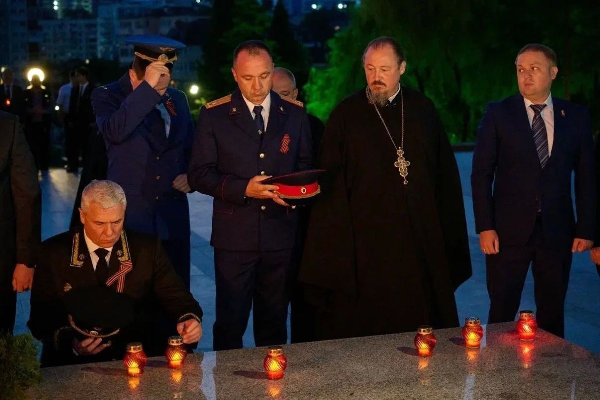 Руководство краевого следственного управления в День Памяти и Скорби почтили память погибших в годы Великой Отечественной войны Руководство краевого следственного управления в День Памяти и Скорби почтили память погибших в годы Великой Отечественной войны