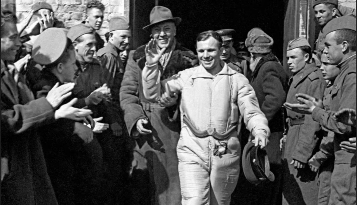 Сегодня, в день 85-летия создания Советского информбюро, медиагруппа «Россия сегодня» открывает масштабную фотовыставку «85 лет Совинформбюро Сегодня, в день 85-летия создания Советского информбюро, медиагруппа «Россия сегодня» открывает масштабную фотовыставку «85 лет Совинформбюро