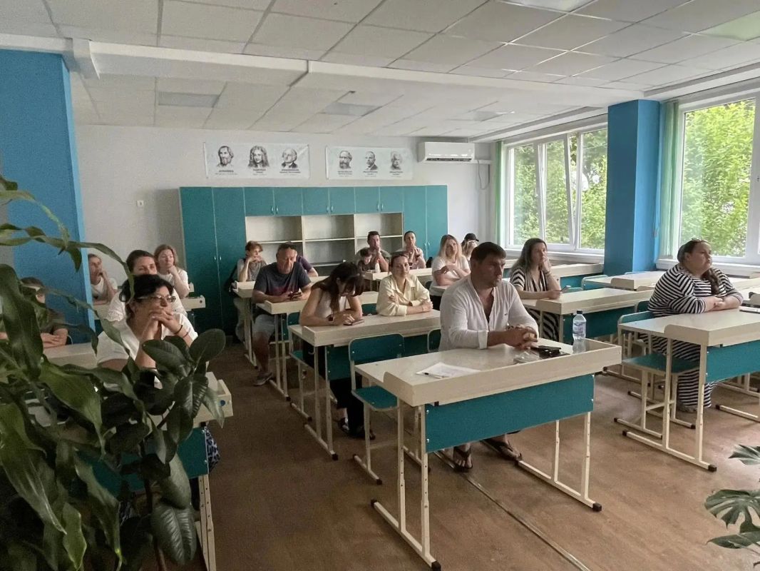 1 июля родители обучающихся города Сочи приняли участие в краевом родительском собрании, организованном министерством образования и науки Краснодарского края, о запуске нового образовательного флагмана — школы для... 1 июля родители обучающихся города Сочи приняли участие в краевом родительском собрании, организованном министерством образования и науки Краснодарского края, о запуске нового образовательного флагмана — школы для...