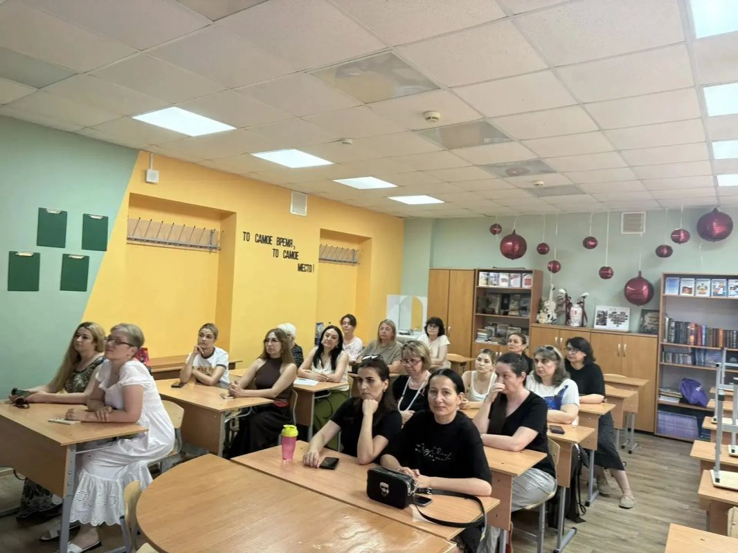 1 июля родители обучающихся города Сочи приняли участие в краевом родительском собрании, организованном министерством образования и науки Краснодарского края, о запуске нового образовательного флагмана — школы для... 1 июля родители обучающихся города Сочи приняли участие в краевом родительском собрании, организованном министерством образования и науки Краснодарского края, о запуске нового образовательного флагмана — школы для...