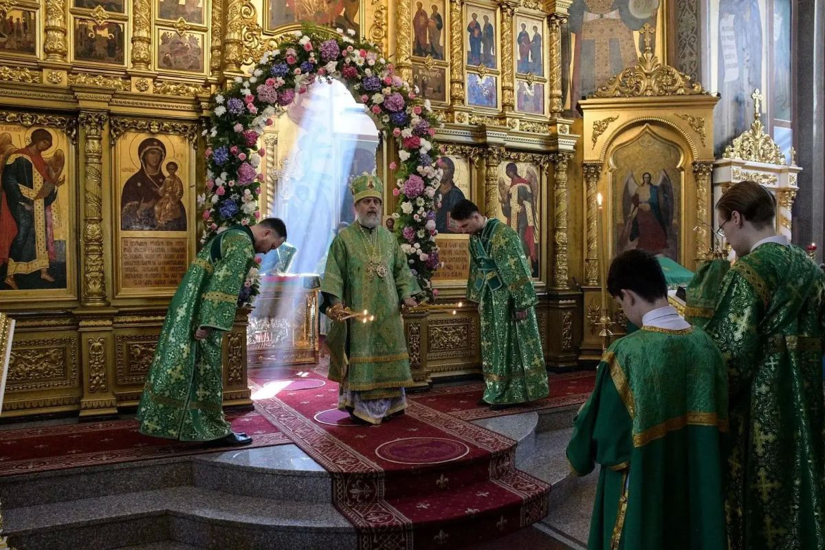 Глава Сочи Андрей Прошунин наградил многодетную семью Шапошниковых знаком почета «Крепкая семья» Глава Сочи Андрей Прошунин наградил многодетную семью Шапошниковых знаком почета «Крепкая семья»