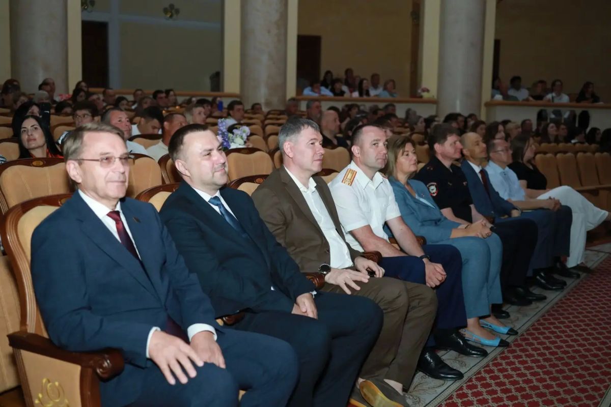 В Сочи состоялось торжественное вручение дипломов студентам филиала Всероссийского государственного университета юстиции В Сочи состоялось торжественное вручение дипломов студентам филиала Всероссийского государственного университета юстиции