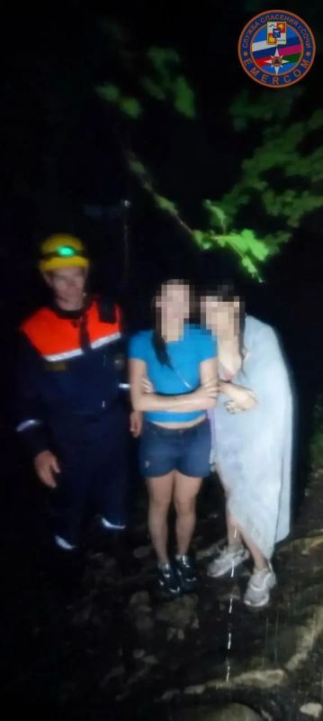 Туристки оказались в ловушке из-за непогоды в Сочи — на помощь пришли спасатели
