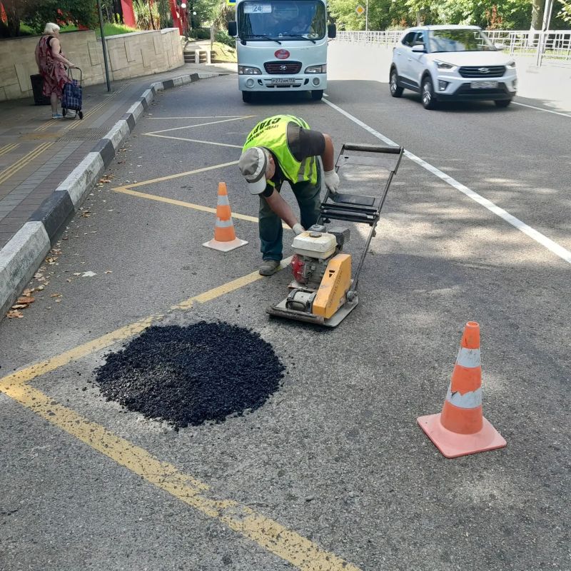 В Центральном районе продолжаются работы по содержанию улично-дорожной сети В Центральном районе продолжаются работы по содержанию улично-дорожной сети