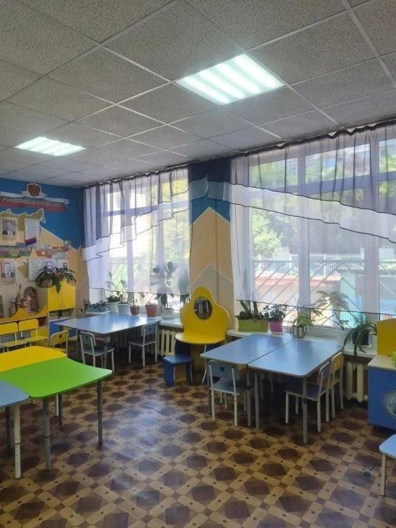 Совсем недавно завершились последние экзамены и выпускные вечера, но одновременно велась подготовка к новому учебному году Совсем недавно завершились последние экзамены и выпускные вечера, но одновременно велась подготовка к новому учебному году