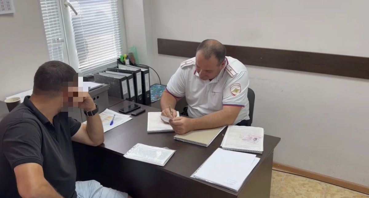 В Лазаревском районе г. Сочи сотрудниками отдела Госавтоинспекции были выявлены 2 водителя транспортных средств повышенной проходимости «УАЗ», которые перевозили своих пассажиров вне кабины автомобиля и нарушали правила... В Лазаревском районе г. Сочи сотрудниками отдела Госавтоинспекции были выявлены 2 водителя транспортных средств повышенной проходимости «УАЗ», которые перевозили своих пассажиров вне кабины автомобиля и нарушали правила...