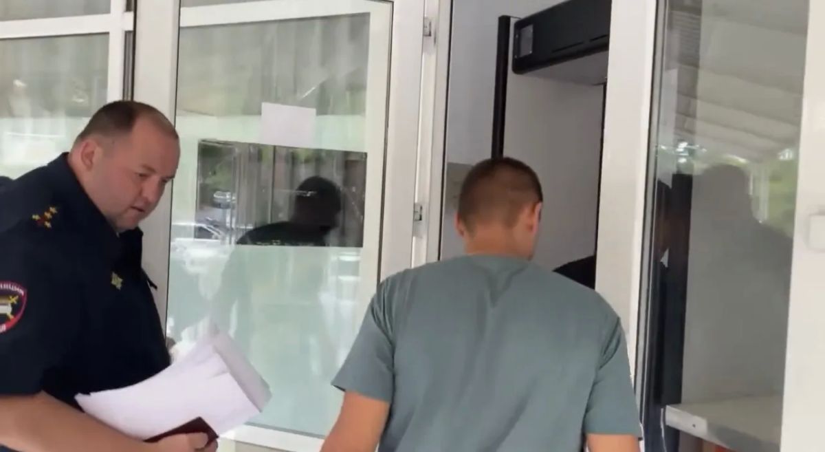 В Лазаревском районе г. Сочи сотрудниками отдела Госавтоинспекции были выявлены 2 водителя транспортных средств повышенной проходимости «УАЗ», которые перевозили своих пассажиров вне кабины автомобиля и нарушали правила... В Лазаревском районе г. Сочи сотрудниками отдела Госавтоинспекции были выявлены 2 водителя транспортных средств повышенной проходимости «УАЗ», которые перевозили своих пассажиров вне кабины автомобиля и нарушали правила...