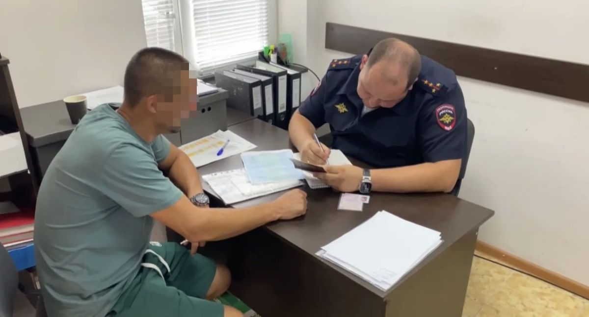 В Лазаревском районе г. Сочи сотрудниками отдела Госавтоинспекции были выявлены 2 водителя транспортных средств повышенной проходимости «УАЗ», которые перевозили своих пассажиров вне кабины автомобиля и нарушали правила... В Лазаревском районе г. Сочи сотрудниками отдела Госавтоинспекции были выявлены 2 водителя транспортных средств повышенной проходимости «УАЗ», которые перевозили своих пассажиров вне кабины автомобиля и нарушали правила...