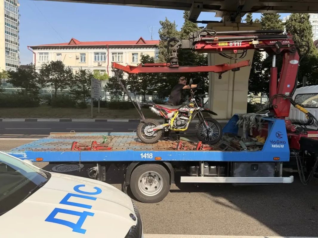 В Центральном районе г. Сочи сотрудники Госавтоинспекции отстранили от управления двух бесправных водителей В Центральном районе г. Сочи сотрудники Госавтоинспекции отстранили от управления двух бесправных водителей