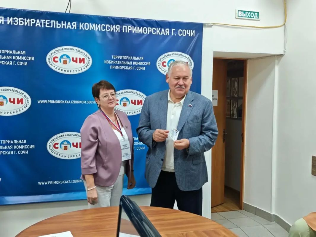 Константин Затулин: Сегодня в Территориальной избирательной комиссии Приморская в Сочи Константину Затулину вручили удостоверение зарегистрированного кандидата в депутаты Государственной Думы России IX созыва Константин Затулин: Сегодня в Территориальной избирательной комиссии Приморская в Сочи Константину Затулину вручили удостоверение зарегистрированного кандидата в депутаты Государственной Думы России IX созыва