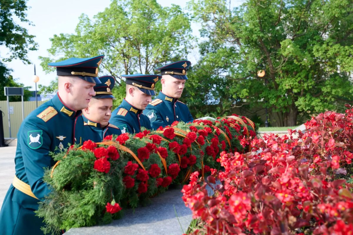 85 лет городу-госпиталю: в Сочи состоялась торжественная церемония возложения Гирлянды памяти к мемориалу «Подвиг во имя жизни» 85 лет городу-госпиталю: в Сочи состоялась торжественная церемония возложения Гирлянды памяти к мемориалу «Подвиг во имя жизни»