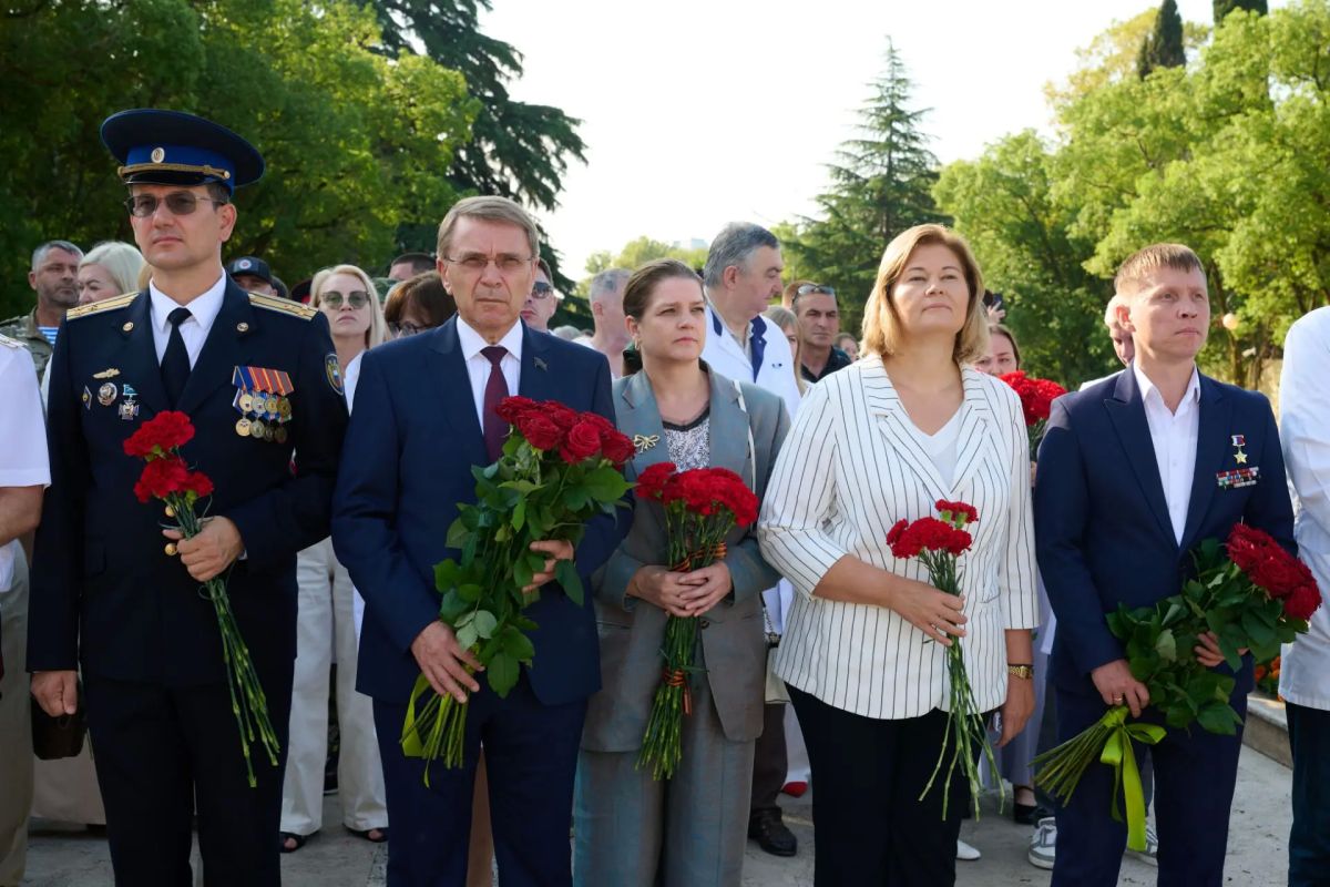 85 лет городу-госпиталю: в Сочи состоялась торжественная церемония возложения Гирлянды памяти к мемориалу «Подвиг во имя жизни» 85 лет городу-госпиталю: в Сочи состоялась торжественная церемония возложения Гирлянды памяти к мемориалу «Подвиг во имя жизни»
