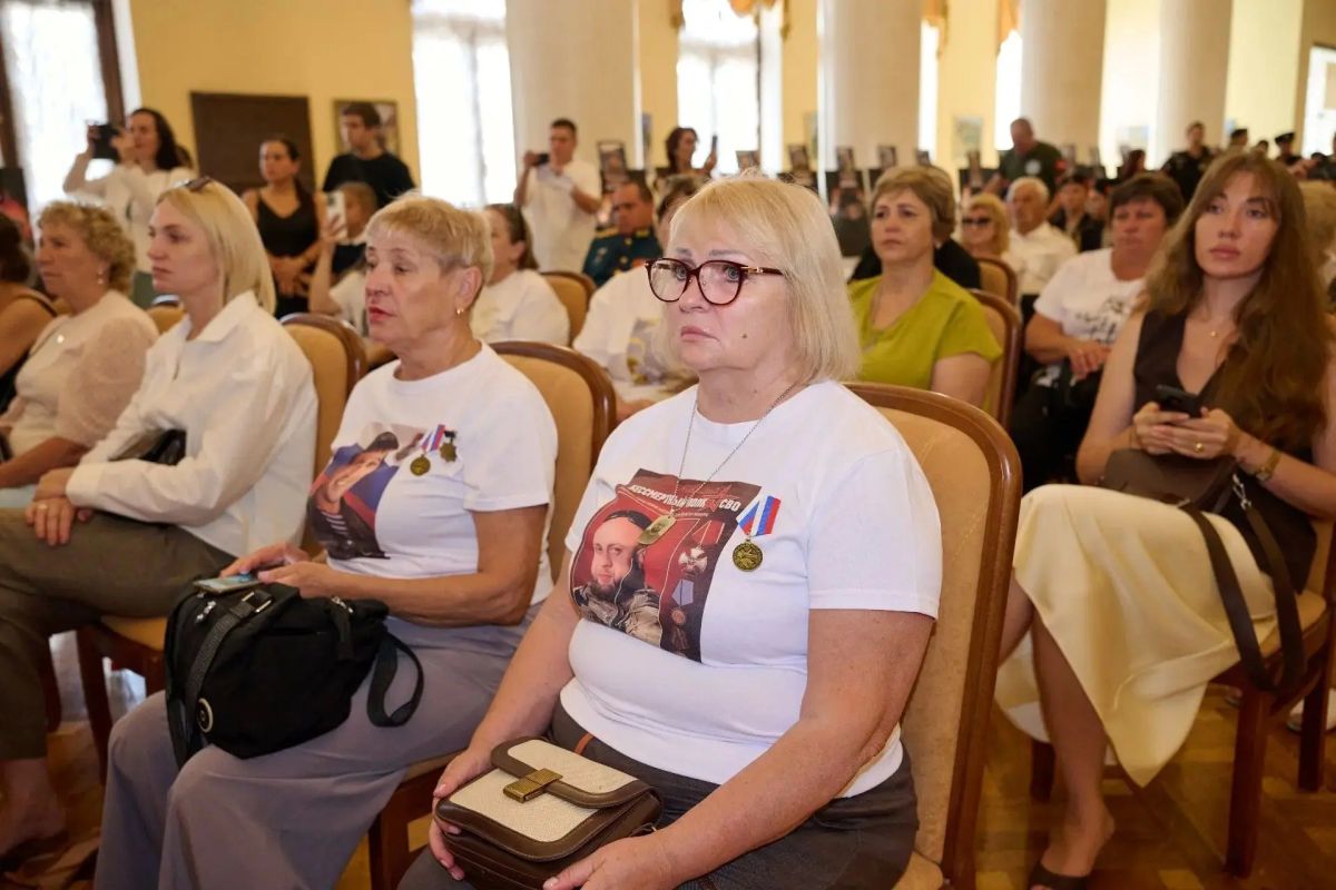 В Сочи открыли выставку портретов участников СВО «Посмотри в глаза героям» В Сочи открыли выставку портретов участников СВО «Посмотри в глаза героям»