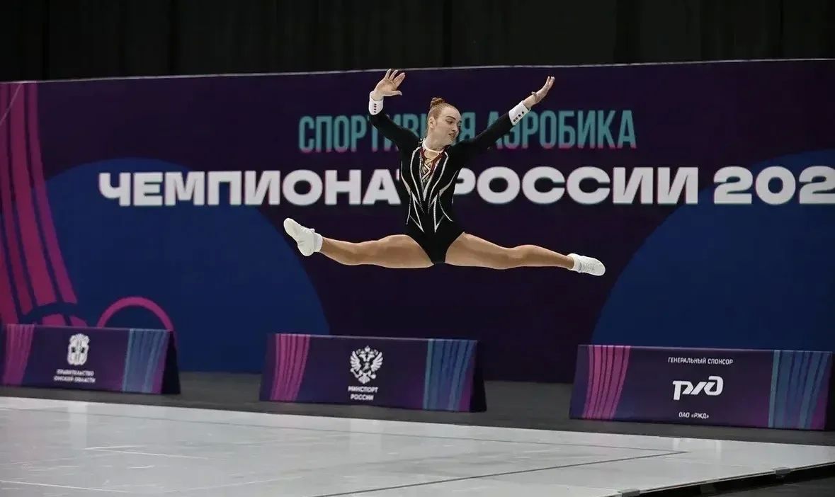 С Днём физкультурника!. Поздравляем всех, кто делает спорт частью жизни — тренеров, педагогов, юных чемпионов и их наставников! В 10 спортивных школах отрасли «Образование» кипит энергия и движение: здесь растят характер... С Днём физкультурника!. Поздравляем всех, кто делает спорт частью жизни — тренеров, педагогов, юных чемпионов и их наставников! В 10 спортивных школах отрасли «Образование» кипит энергия и движение: здесь растят характер...
