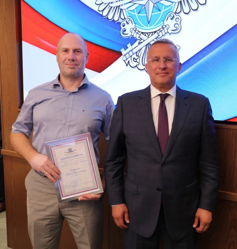 Геннадий Безлобенко вручил сотрудникам Росгранстроя заслуженные награды Геннадий Безлобенко вручил сотрудникам Росгранстроя заслуженные награды