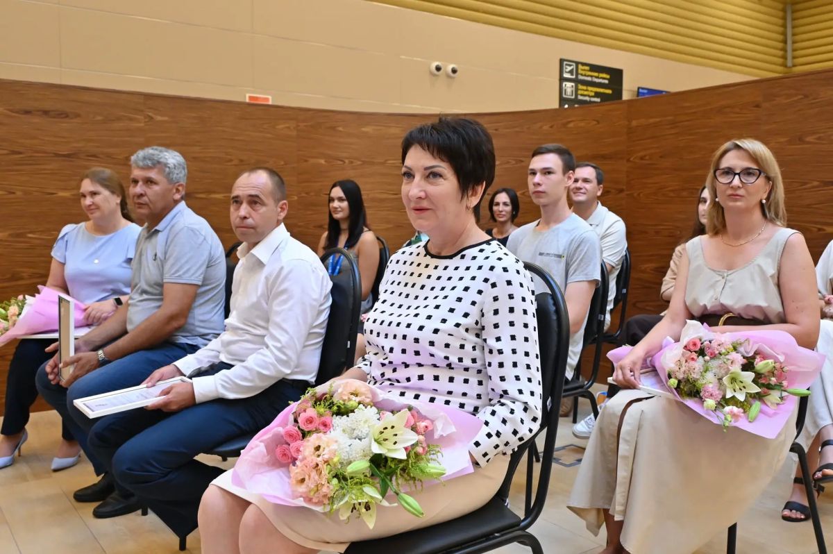 Глава города Сочи Андрей Прошунин поздравил сотрудников Международного аэропорта Сочи с Днем воздушного флота России Глава города Сочи Андрей Прошунин поздравил сотрудников Международного аэропорта Сочи с Днем воздушного флота России