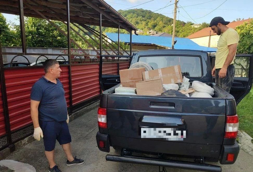 Из Сочи в Донецк отправлена очередная партия гуманитарной помощи Из Сочи в Донецк отправлена очередная партия гуманитарной помощи