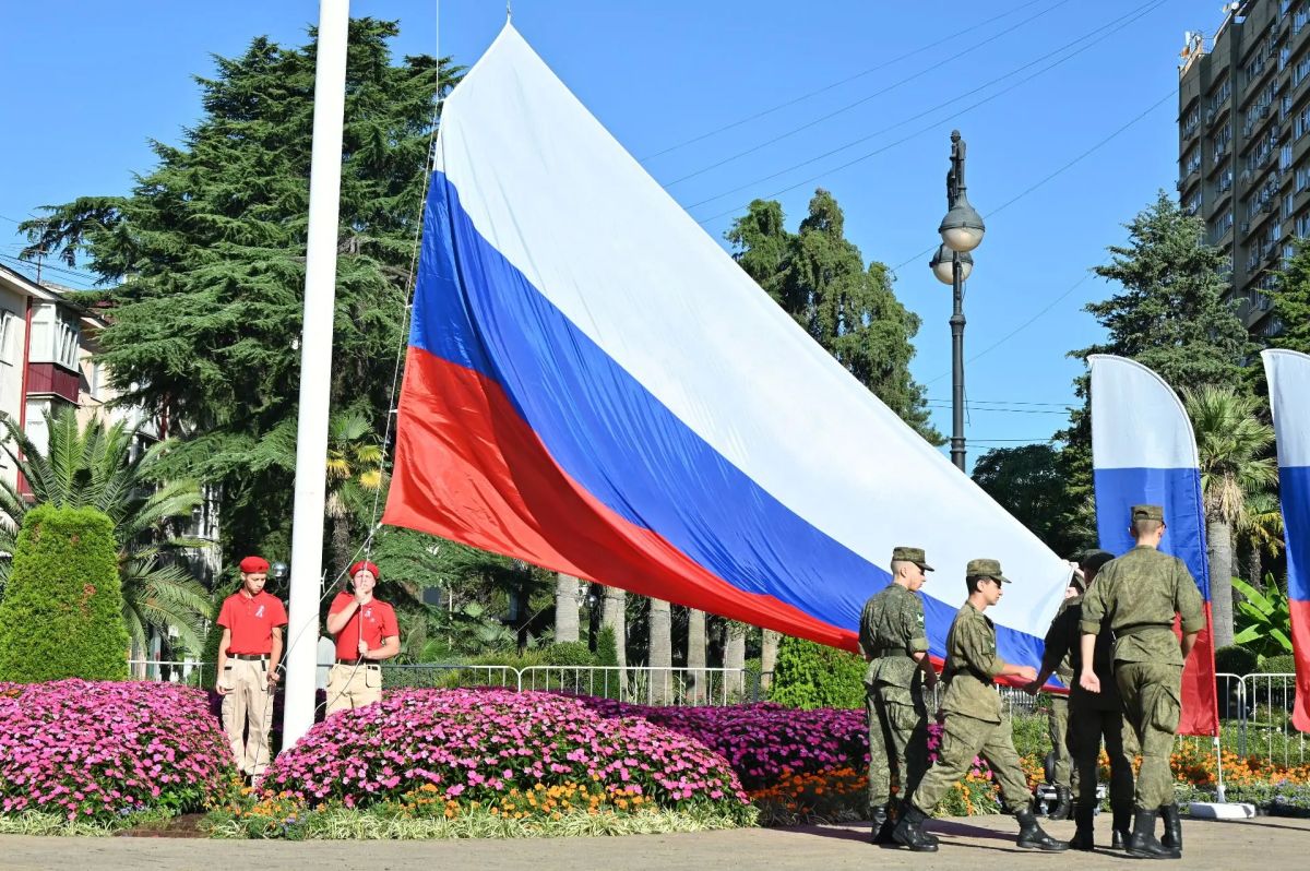 В Сочи проходят праздничные мероприятия, посвященные Дню государственного флага России В Сочи проходят праздничные мероприятия, посвященные Дню государственного флага России