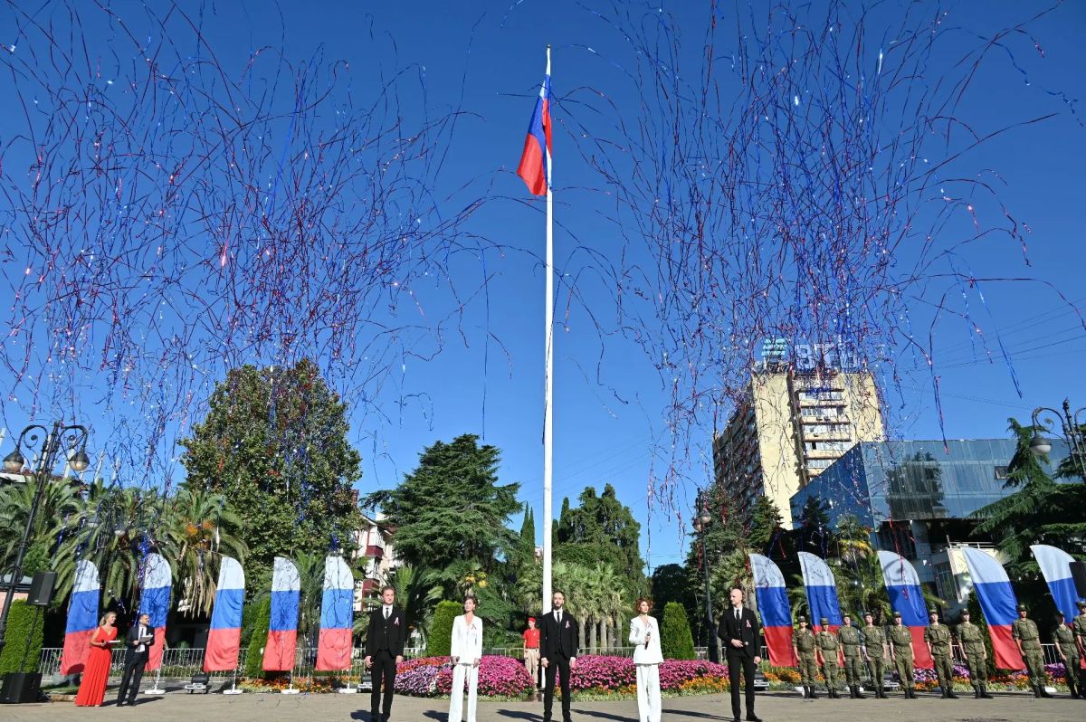 В Сочи проходят праздничные мероприятия, посвященные Дню государственного флага России В Сочи проходят праздничные мероприятия, посвященные Дню государственного флага России