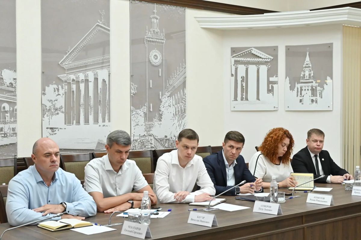 Андрей Прошунин: На планёрке с заместителями и главами районов обсудили текущую ситуацию с топливом Андрей Прошунин: На планёрке с заместителями и главами районов обсудили текущую ситуацию с топливом