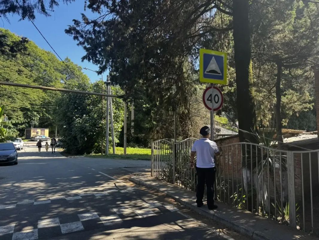 В преддверии начала нового учебного года сотрудники Госавтоинспекции г. Сочи проводят обследования состояния улично-дорожной сети В преддверии начала нового учебного года сотрудники Госавтоинспекции г. Сочи проводят обследования состояния улично-дорожной сети