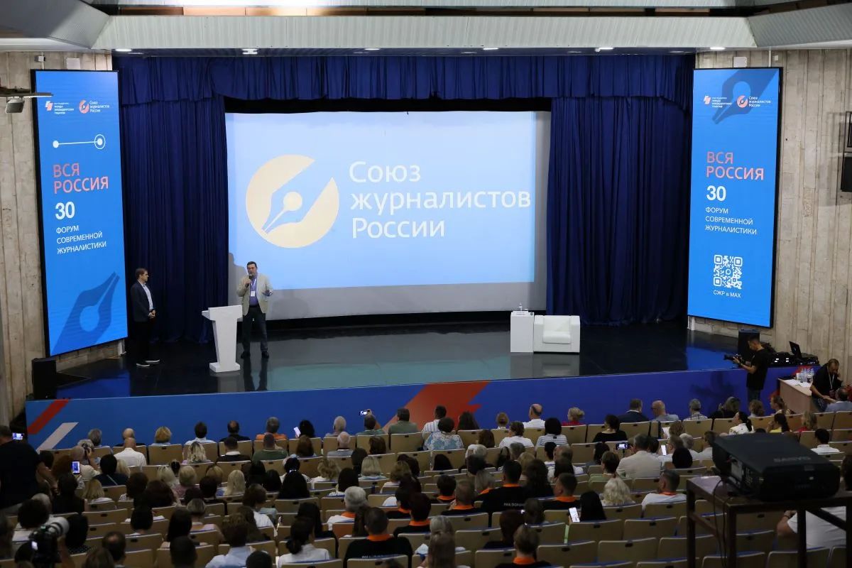 В Сочи в рамках Форума «Вся Россия-2026» прошла встреча с начальником Управления по общественным проектам Администрации Президента РФ Сергеем Новиковым В Сочи в рамках Форума «Вся Россия-2026» прошла встреча с начальником Управления по общественным проектам Администрации Президента РФ Сергеем Новиковым