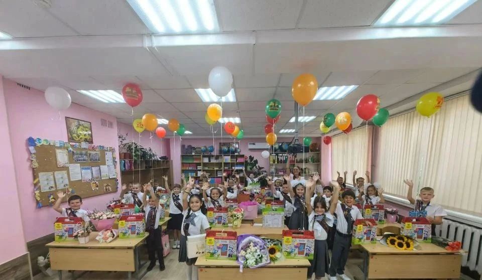 Первый звонок сегодня прозвучал в 70 школах нашего города Первый звонок сегодня прозвучал в 70 школах нашего города