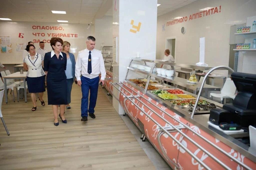Первый звонок сегодня прозвучал в 70 школах нашего города Первый звонок сегодня прозвучал в 70 школах нашего города