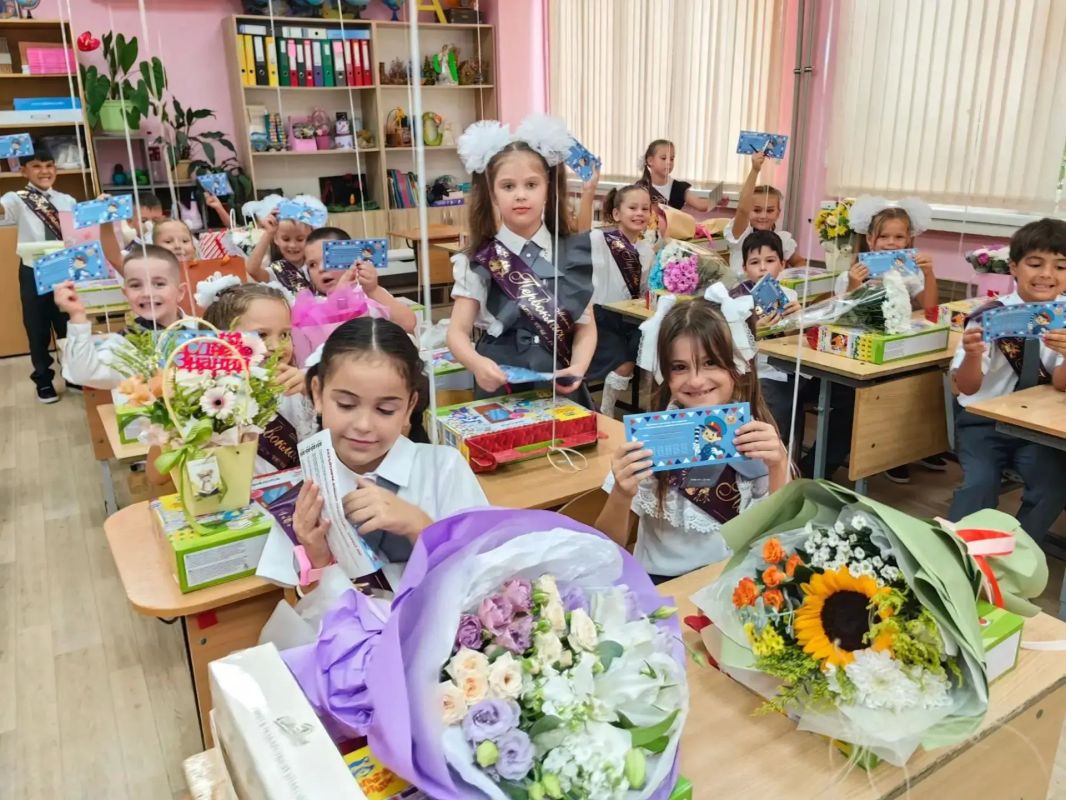 Первый звонок сегодня прозвучал в 70 школах нашего города Первый звонок сегодня прозвучал в 70 школах нашего города