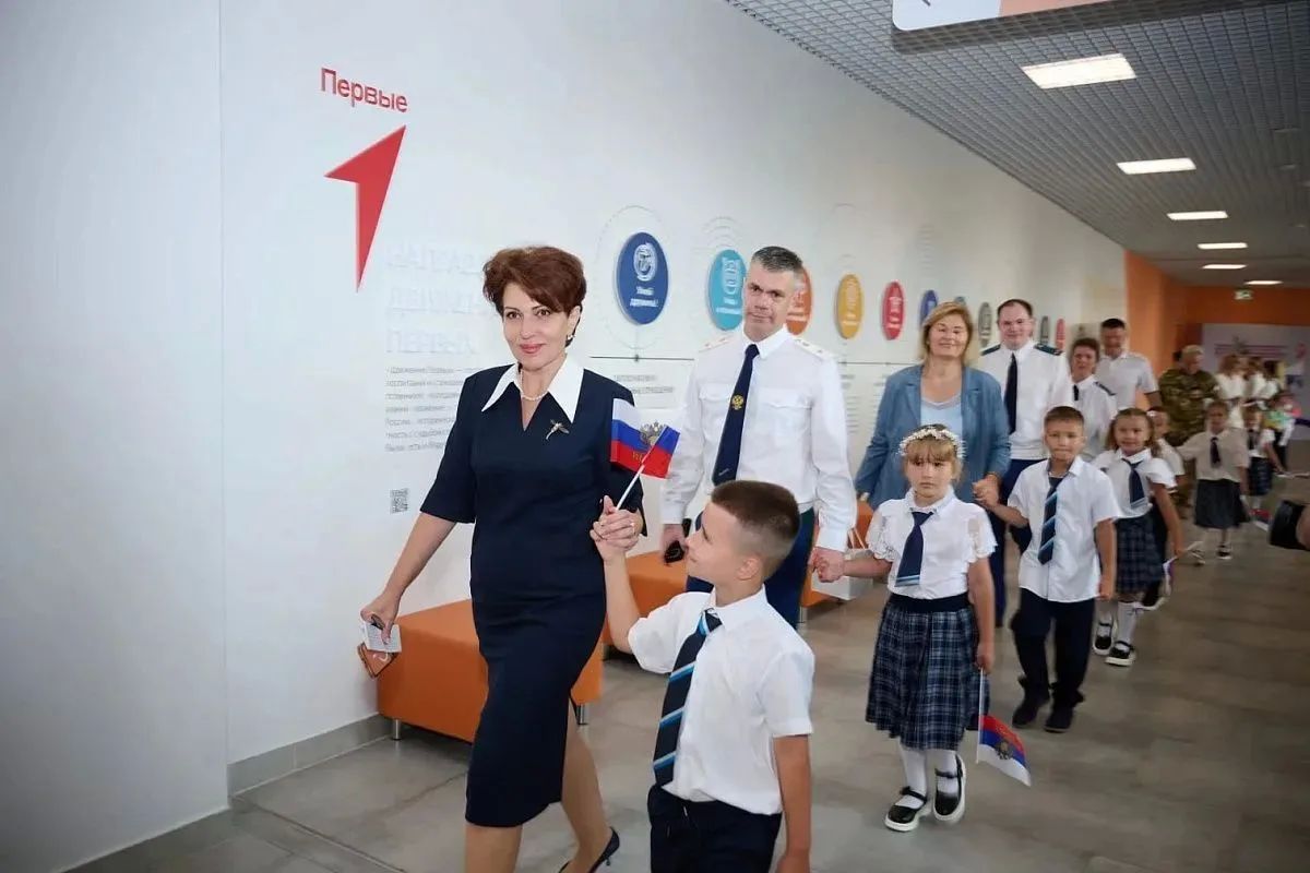 В Сочи в День знаний более 77 тысяч школьников сели за парты В Сочи в День знаний более 77 тысяч школьников сели за парты