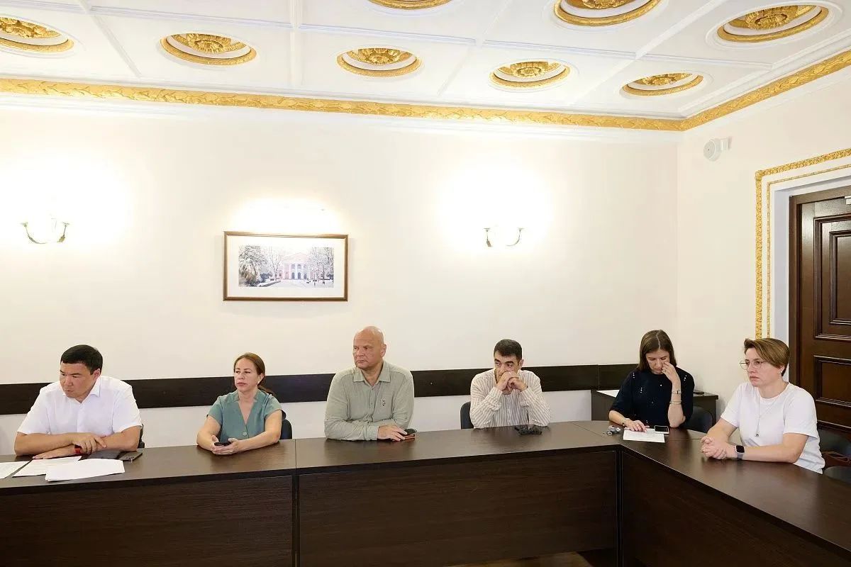 В Сочи на встрече с наблюдателями Общественной палаты при участии председателя Ассоциации «Независимый общественный мониторинг» Александра Брода обсудили подготовку к выборам В Сочи на встрече с наблюдателями Общественной палаты при участии председателя Ассоциации «Независимый общественный мониторинг» Александра Брода обсудили подготовку к выборам