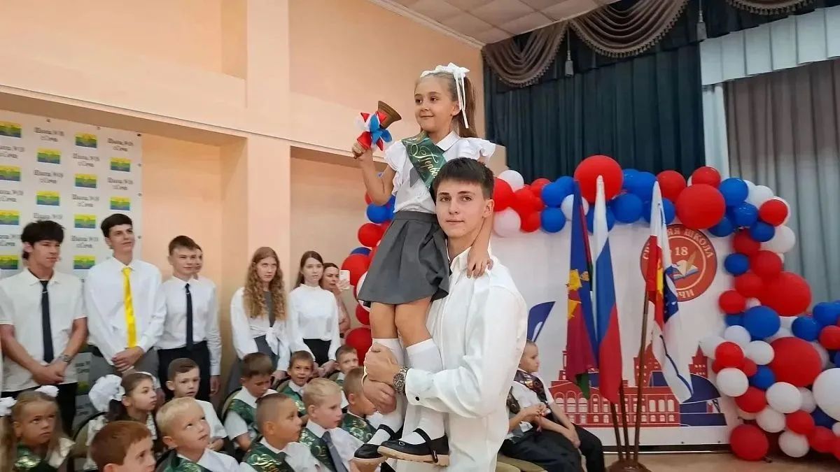 В Сочи в День знаний более 77 тысяч школьников сели за парты В Сочи в День знаний более 77 тысяч школьников сели за парты