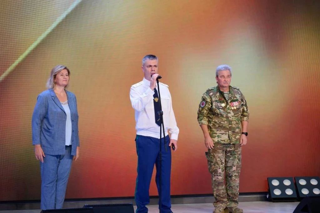 Первый звонок сегодня прозвучал в 70 школах нашего города Первый звонок сегодня прозвучал в 70 школах нашего города