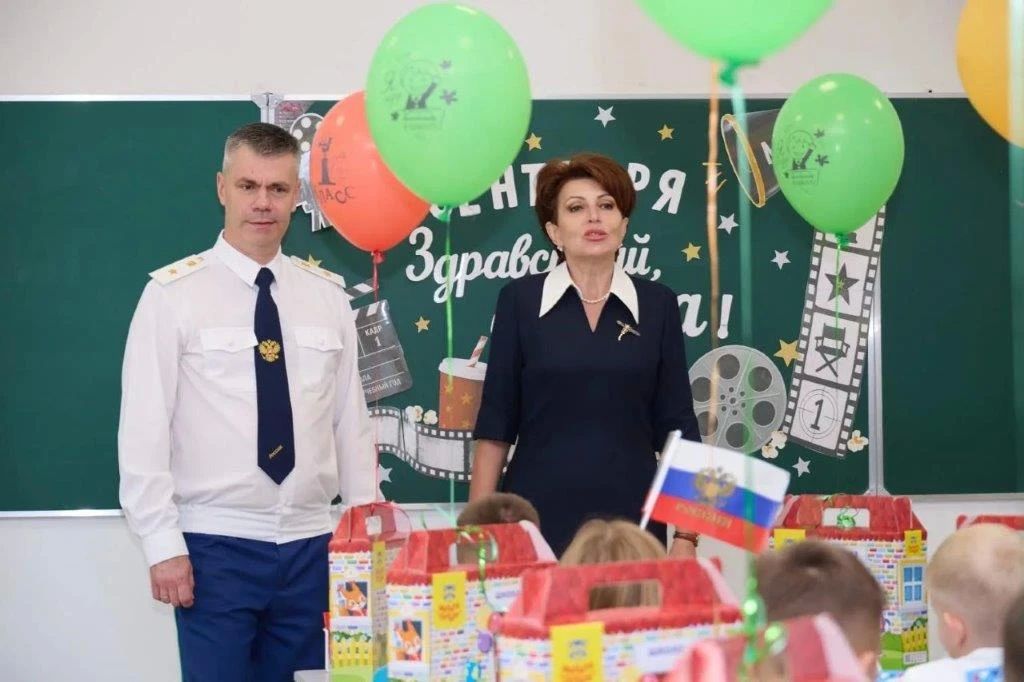 Первый звонок сегодня прозвучал в 70 школах нашего города Первый звонок сегодня прозвучал в 70 школах нашего города