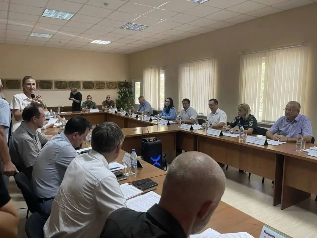 Работник Сочинской межрайонной природоохранной прокуратуры принял участие в межведомственном совещании по вопросу предупреждения выхода бурых медведей к населенным пунктам и местам пребывания граждан