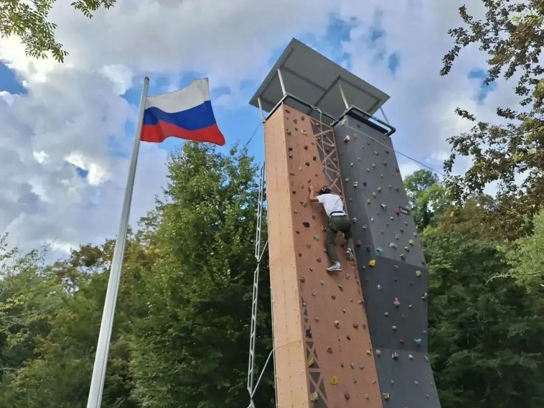 В Сочи на форумной площадке «Мы – опора Родины» начались учебные сборы для старшеклассников по основам военной службы В Сочи на форумной площадке «Мы – опора Родины» начались учебные сборы для старшеклассников по основам военной службы