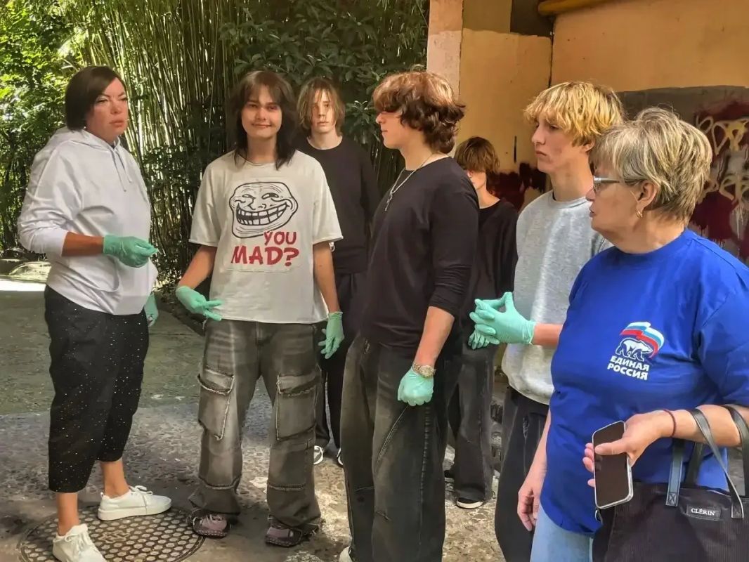 В Хостинском районе прошла профилактическая акция «Кубань без наркотрафаретов» В Хостинском районе прошла профилактическая акция «Кубань без наркотрафаретов»