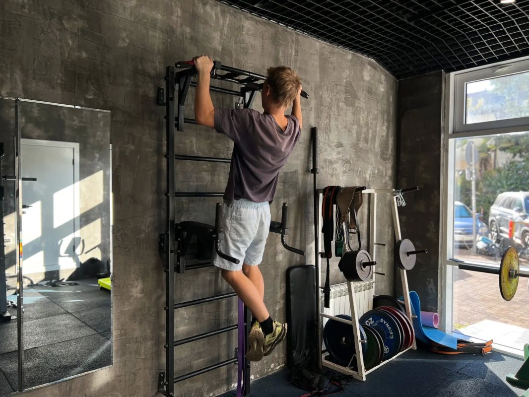 Спортзал Дома молодежи одно из популярных мест для занятий спортом! Здесь каждый желающий может прийти и провести время с пользой для здоровья и физической формы Спортзал Дома молодежи одно из популярных мест для занятий спортом! Здесь каждый желающий может прийти и провести время с пользой для здоровья и физической формы
