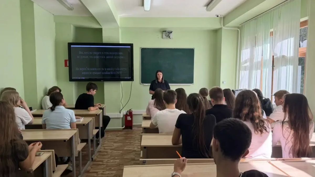Сотрудники Госавтоинспекции г. Сочи провели профилактическую беседу со студентами Сочинского колледжа поликультурного образования Сотрудники Госавтоинспекции г. Сочи провели профилактическую беседу со студентами Сочинского колледжа поликультурного образования