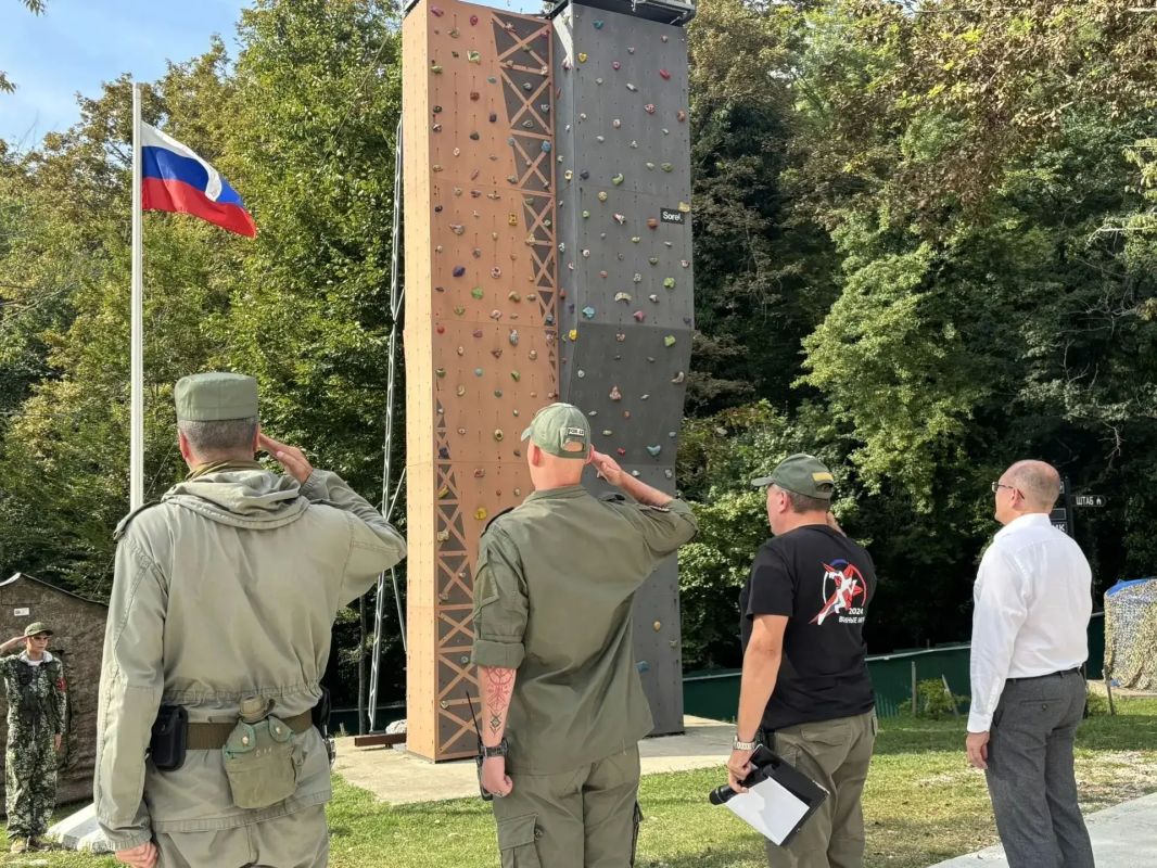 Стартовала вторая смена учебных сборов для десятиклассников Стартовала вторая смена учебных сборов для десятиклассников