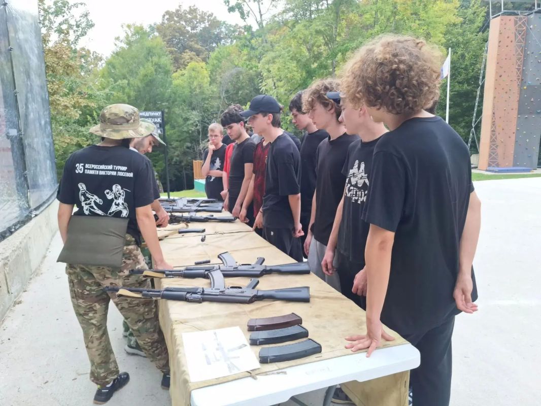 Стартовала вторая смена учебных сборов для десятиклассников Стартовала вторая смена учебных сборов для десятиклассников