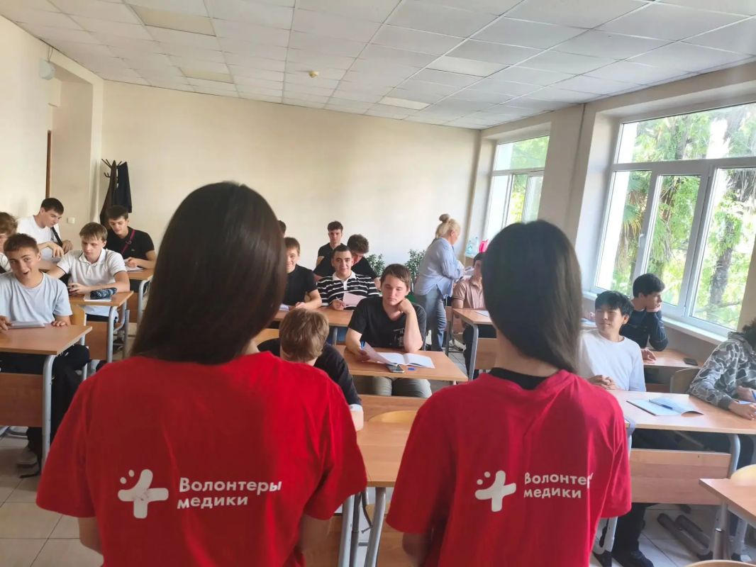 В рамках Дня Трезвости волонтеры-медики из Сочинского медицинского колледжа провели серию встреч в формате «равный-равному» со студентами Сочинского профессионального техникума В рамках Дня Трезвости волонтеры-медики из Сочинского медицинского колледжа провели серию встреч в формате «равный-равному» со студентами Сочинского профессионального техникума