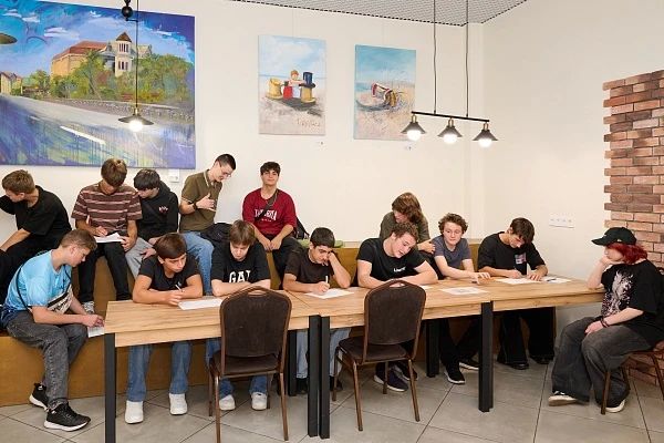 16 сентября Управление молодёжной политики администрации города совместно с филиалом Российского государственного социального университета провело для подростков квест «Ты не один» 16 сентября Управление молодёжной политики администрации города совместно с филиалом Российского государственного социального университета провело для подростков квест «Ты не один»